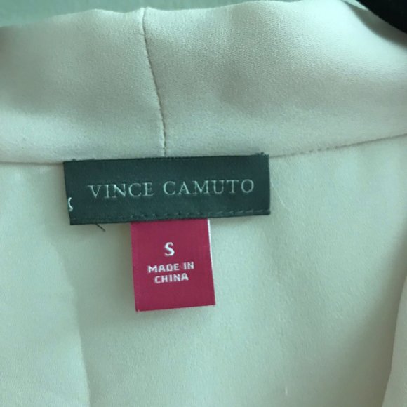 Blouse a manches longues évasées et épaule dégagée - Picture 4 of 5